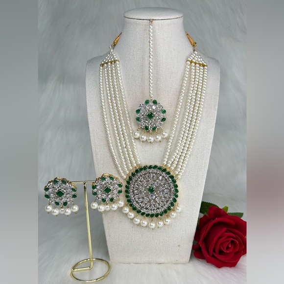 Beautiful Green Pearl Mini ( Locket ) Necklace With Earrings & Tikka - Picture 7 of 14